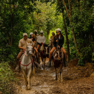 jízda na koni-la-hacienda-park-přátelé-aktivita