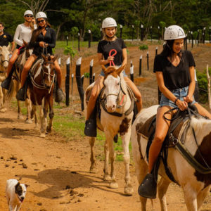 jízda na koni s přáteli-punta-cana-hacienda-park